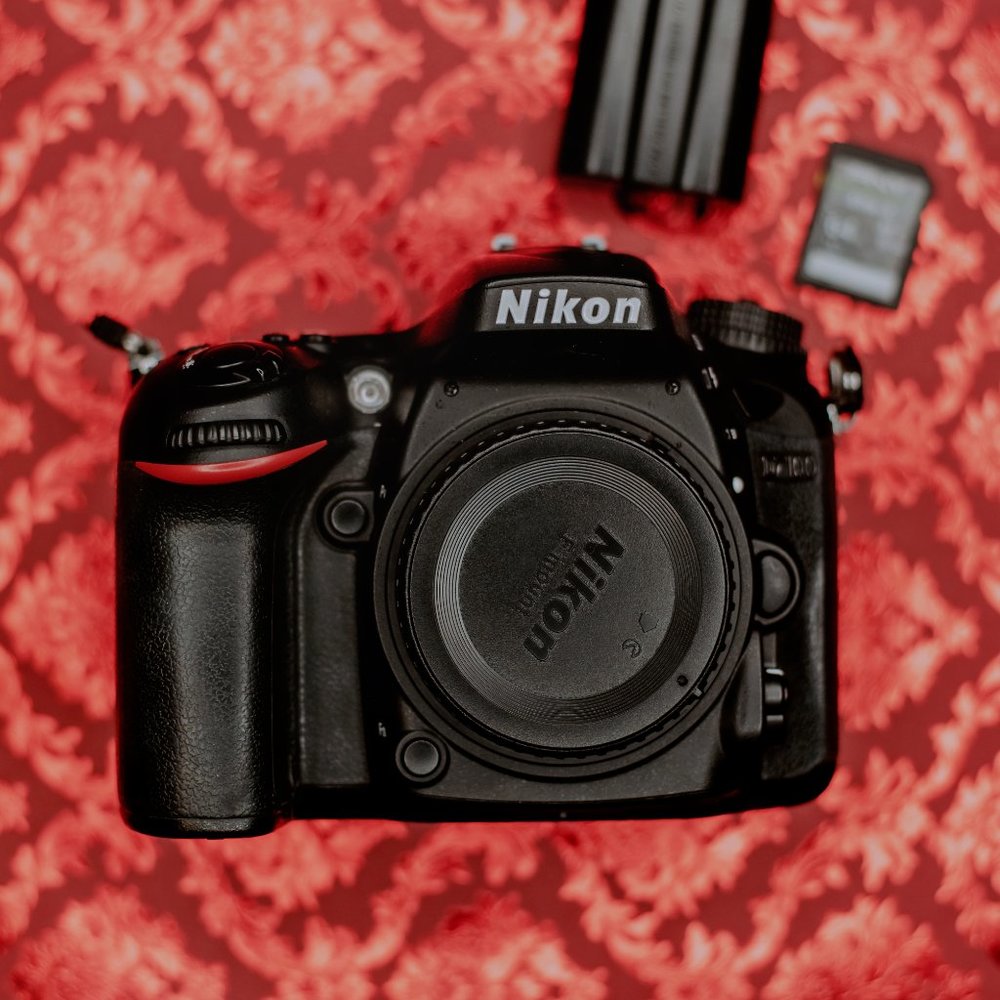 NIKON D7100 DSLR CAMERA (BODY & BATTERY ONLY) WITH BATTERY AND SD CARD